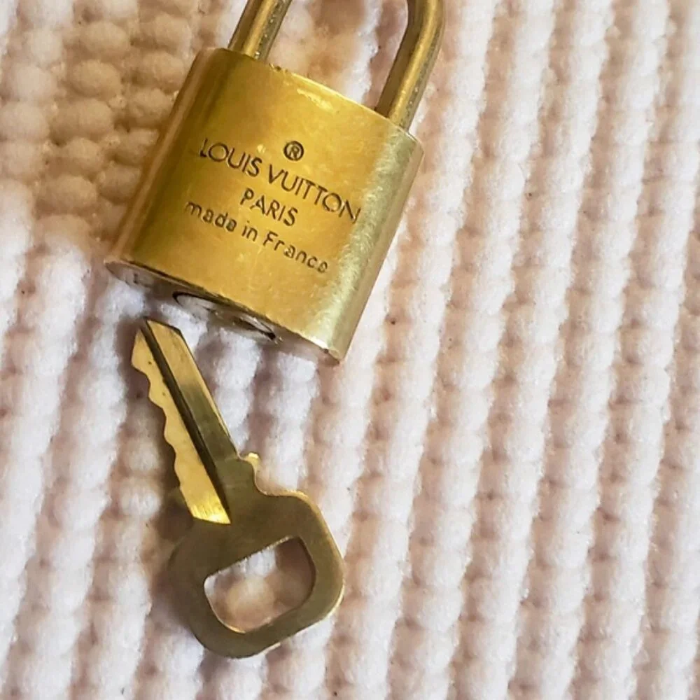 Louis Vuitton Lock and Key  #303 - Picture 6 of 10